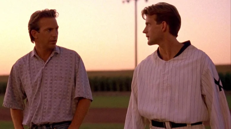 Ben Affleck Matt Damon Were Extras On Field Of Dreams Worked With