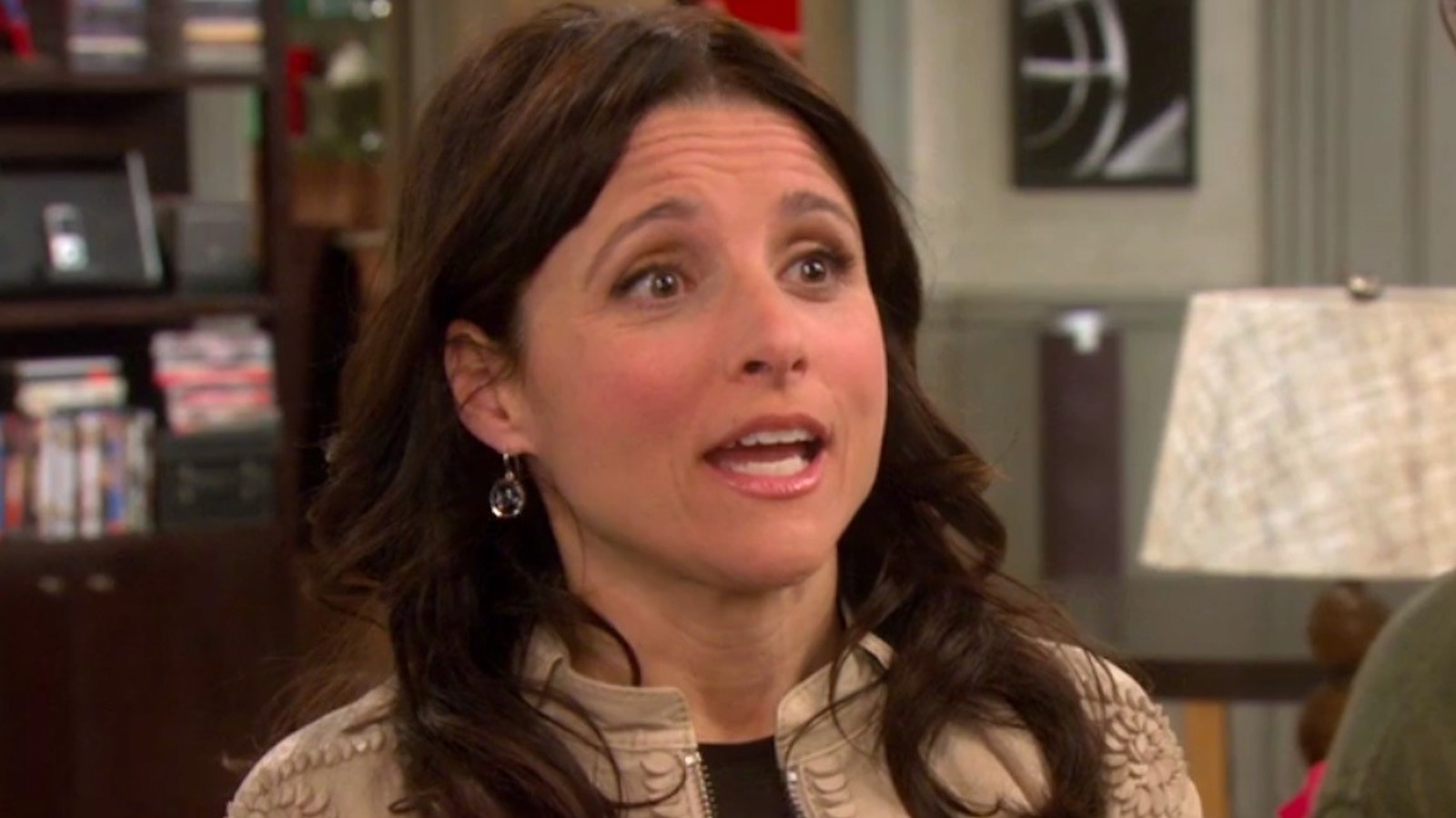 Julia Louis Dreyfus Loved Recreating Seinfeld S Set On Curb Your Enthusiasm