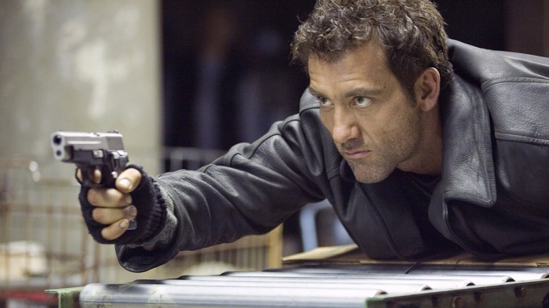 Clive Owen fires gun