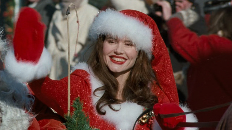 Charly/Samantha entertains in a Santa outfit in "The Long Kiss Goodnight" (1996)