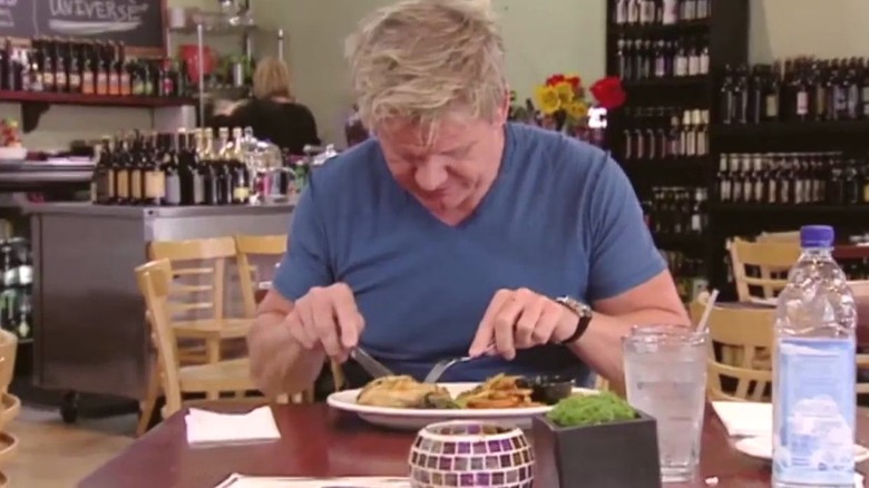 Chef Gordon Ramsay trying foot at Burger Kitchen in Kitchen Nightmares