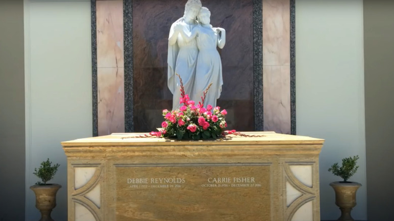 Carrie Fisher Debby Reynolds tomb