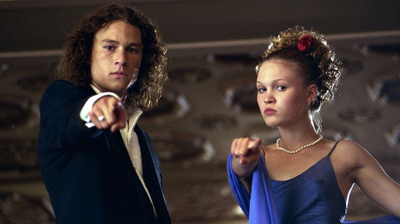 Patrick and Kat dressed for prom, pointing ahead of them, in "10 Things I Hate About You."