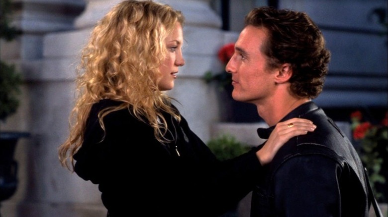 Andie and Benjamin looking at each other outside a building in "How to Lose a Guy in 10 Days."