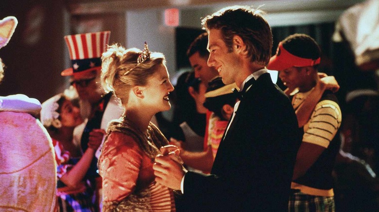 Josie and Sam dancing at the prom in Never Been Kissed