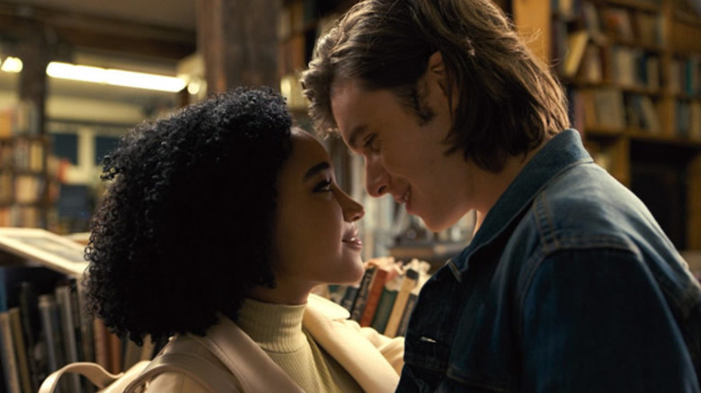 Maddy and Olly embracing in a bookstore in "Everything, Everything"