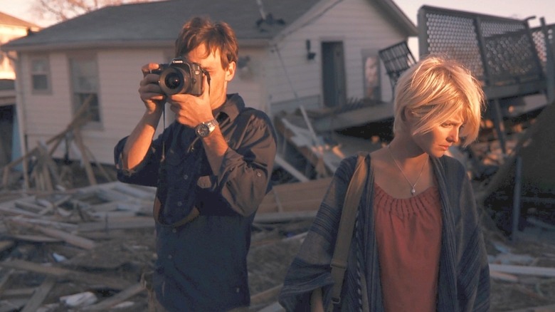 Andrew and Samantha stand in ruins in "Monsters" (2010)