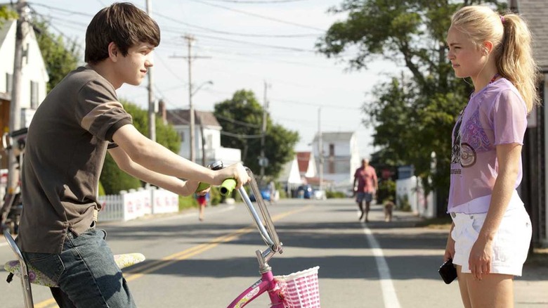 Liam on a bike talking to Susanna in "The Way, Way Back" (2013)