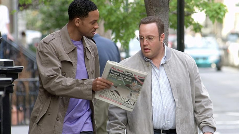 Hitch talks with Albert on the street in Hitch (2005)