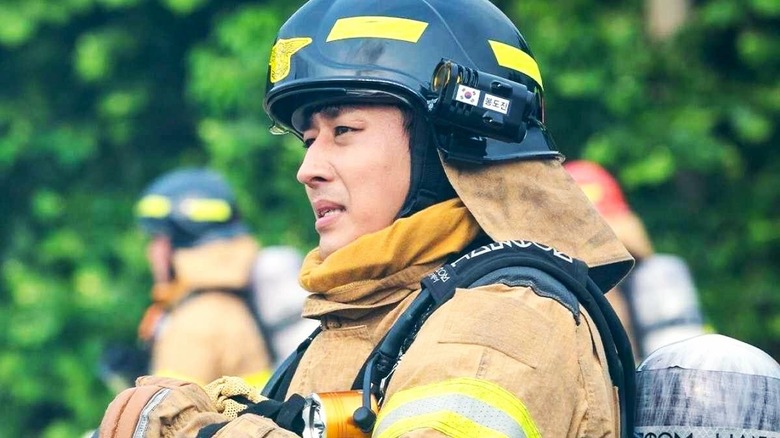 Bong Do-jin responds to a fire in "The First Responders"