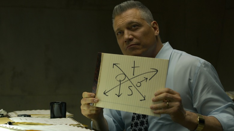 Bill Tench works at a desk on "Mindhunter"