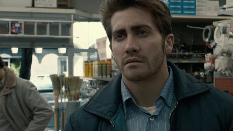 Robert Graysmith eyes a potential suspect in "Zodiac" (2007)