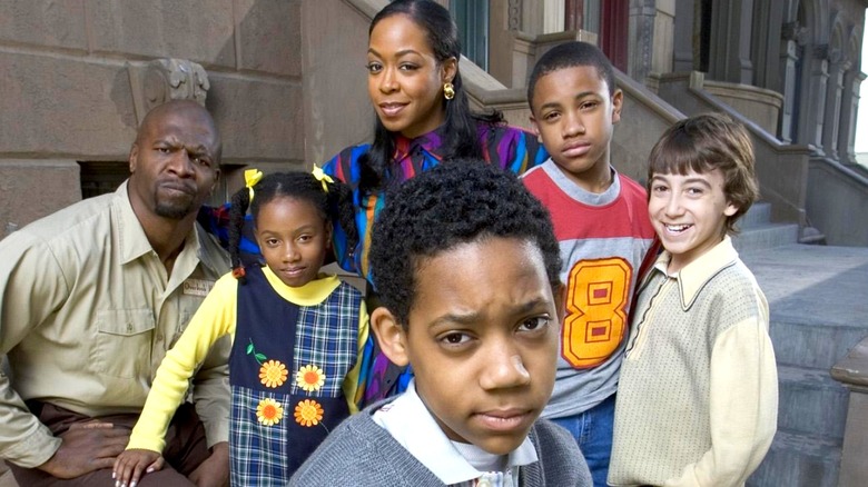 the cast of "Everybody Hates Chris" looks into the camera