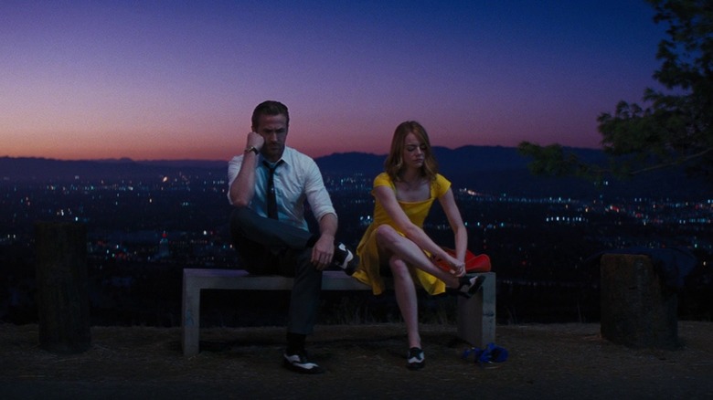 Ryan Gosling and Emma Stone seated on park bench