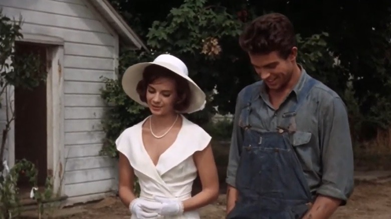 Warren Beatty and Natalie Wood walking together