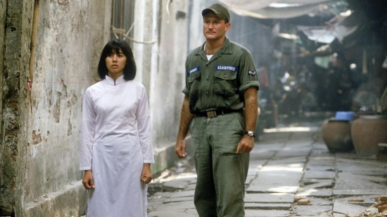 Robin Williams and a Vietnamese girl on a street