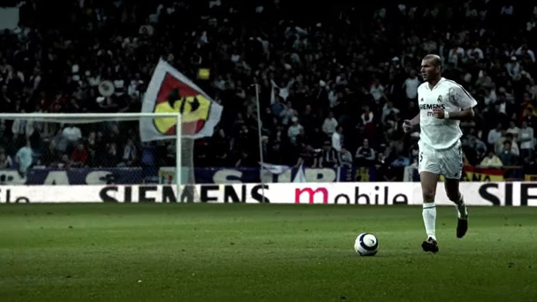 Zidane running with the ball 