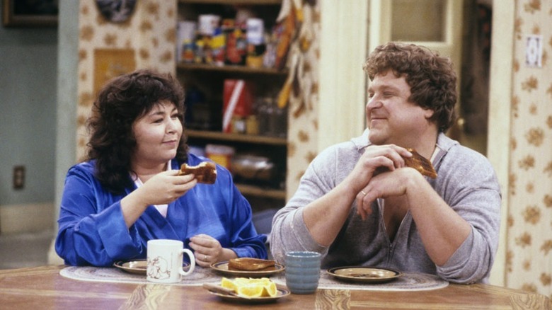 Roseanne and Dan eat breakfast