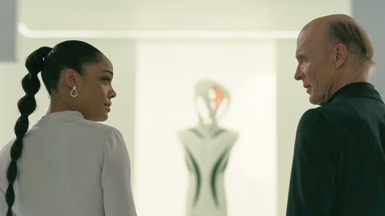 Tessa Thompson and Ed Harris talk with a robot