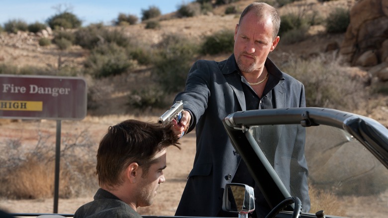 Woody Harrelson holds a gun to Colin Farrell's head 
