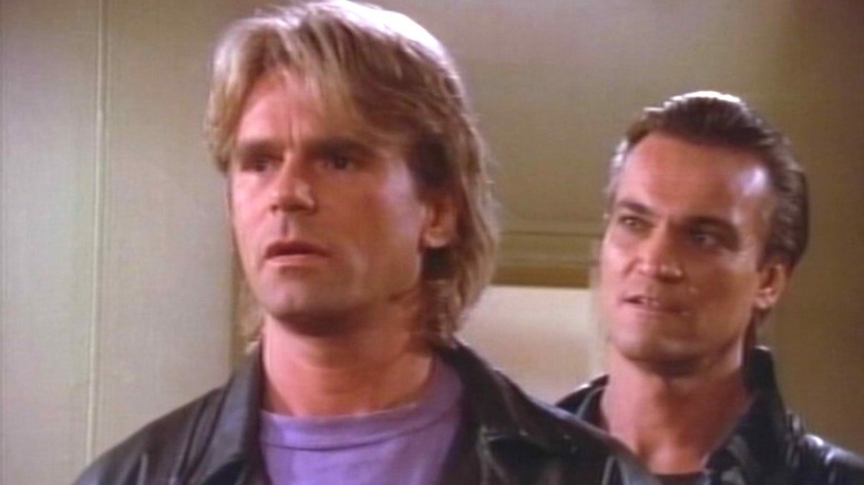 MacGyver in front of a kidnapper