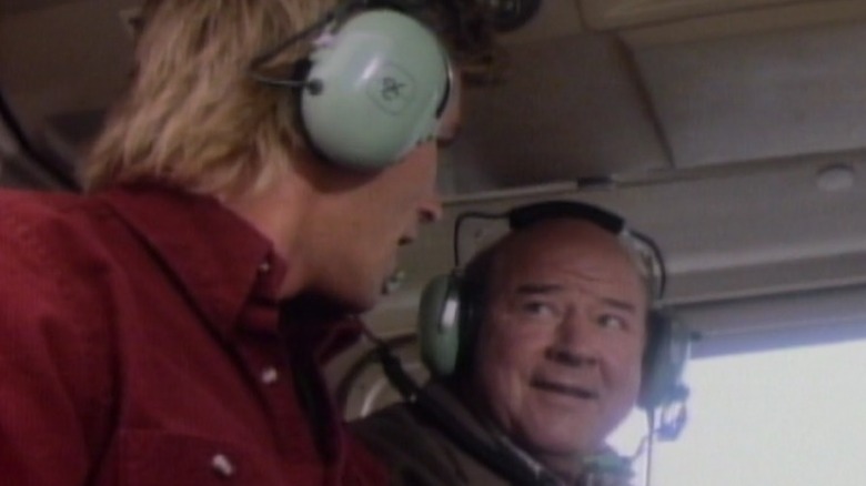 MacGyver and Thornton in a helicopter