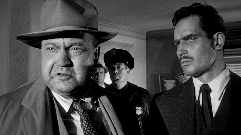 Orson Welles in front of police 