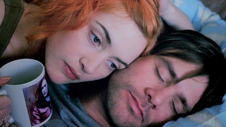 Kate Winslet and Jim Carrey snuggle