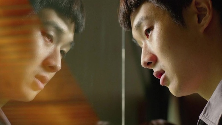 Ki-woo sees his reflection