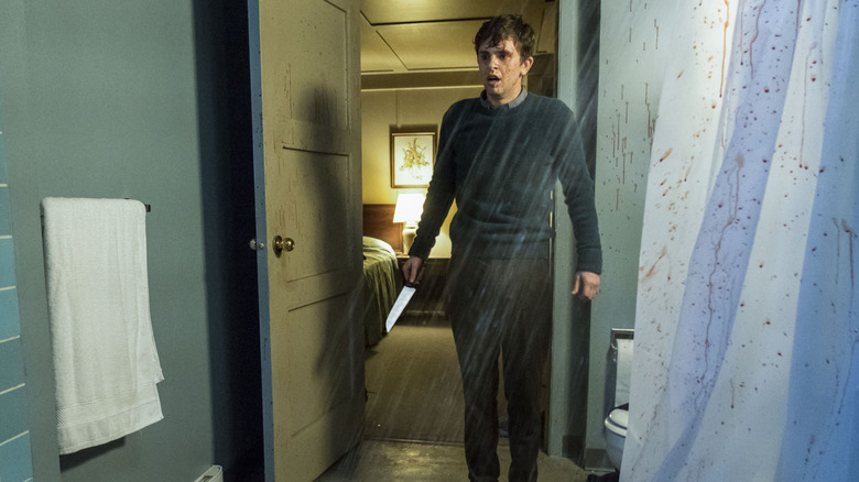 Norman enters bathroom with knife