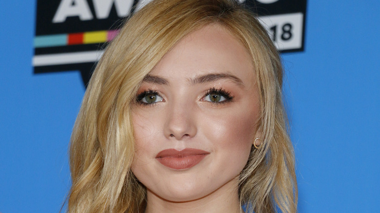 Peyton List smirking at a premiere