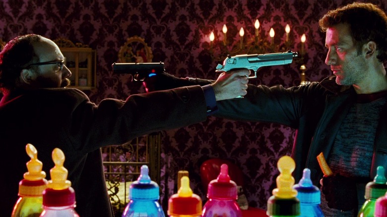 Clive Owen and Paul Giamatti pointing guns at each other