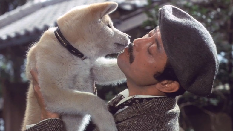 Hidejiro Ueno holding Hachikō