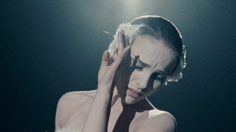 Natalie Portman dances in Black Swan 