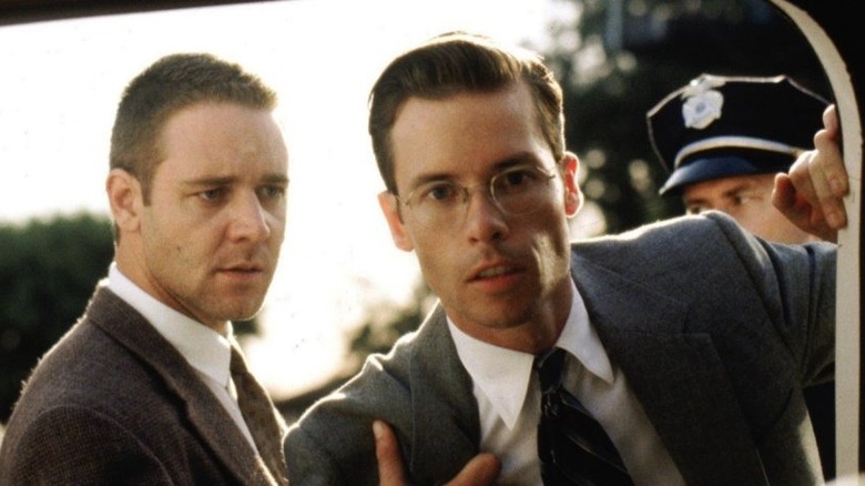 Guy Pearce and Russell Crowe fight crime in L.A. Confidential 