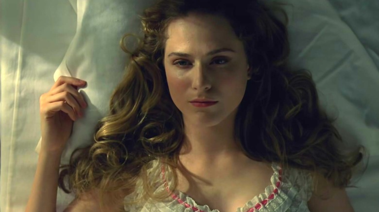 Dolores wakes up in her bed in "Westworld" (2016)