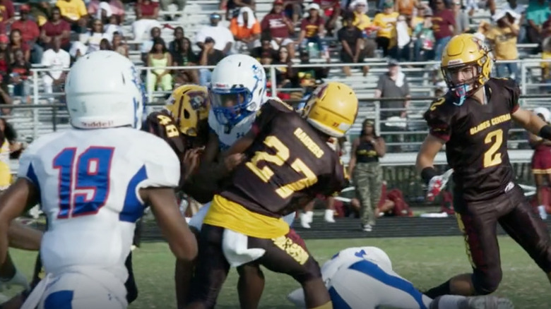 Players on the football field 