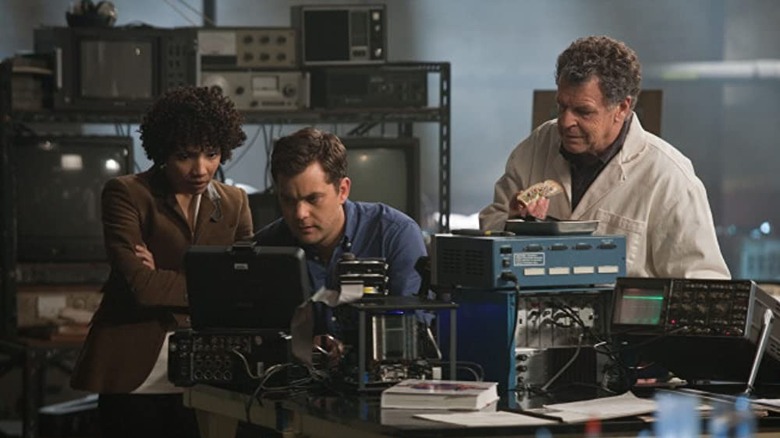 Astrid, Peter, and Walter looking at screen in lab