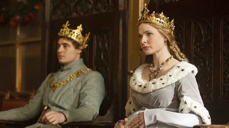 Elizabeth and Edward on their thrones in The White Queen