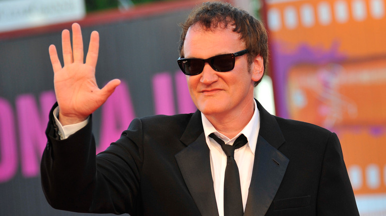 Quentin Tarantino waving