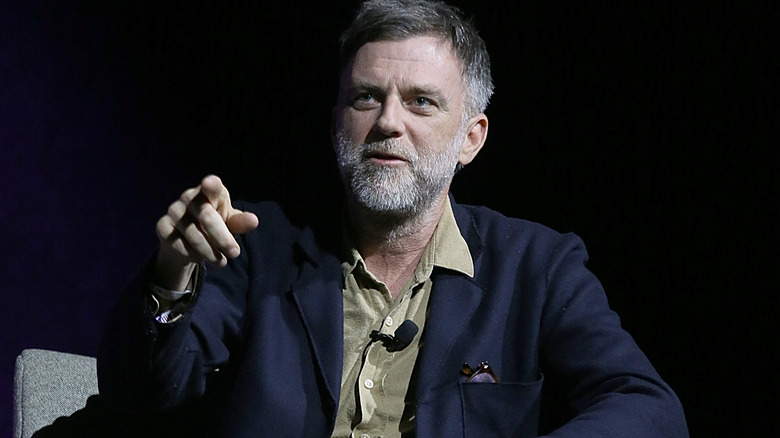 Paul Thomas Anderson pointing