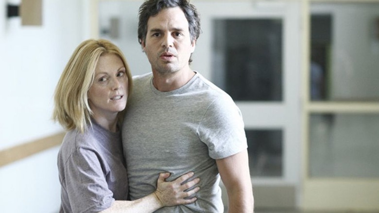 Julianne Moore and Mark Ruffalo in Blindness