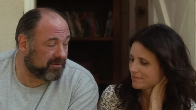 Julia Louis-Dreyfus and James Gandolfini sit on stoop