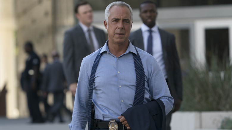 Detective Bosch investigating