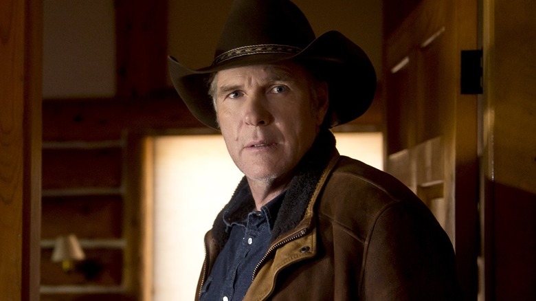 Walt Longmire wearing cowboy hat