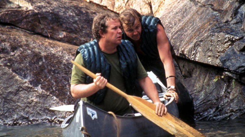 Jon Voight and Ned Beatty in a canoe 