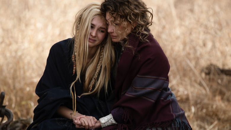 Isabel May and Faith Hill embracing