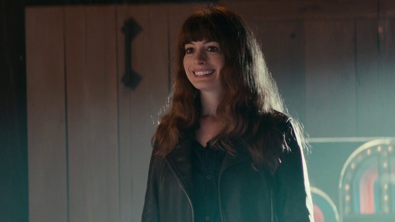 Anne Hathaway in a bar in Colossal