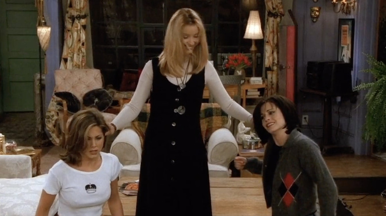 Phoebe pinches Monica and Rachel in living room