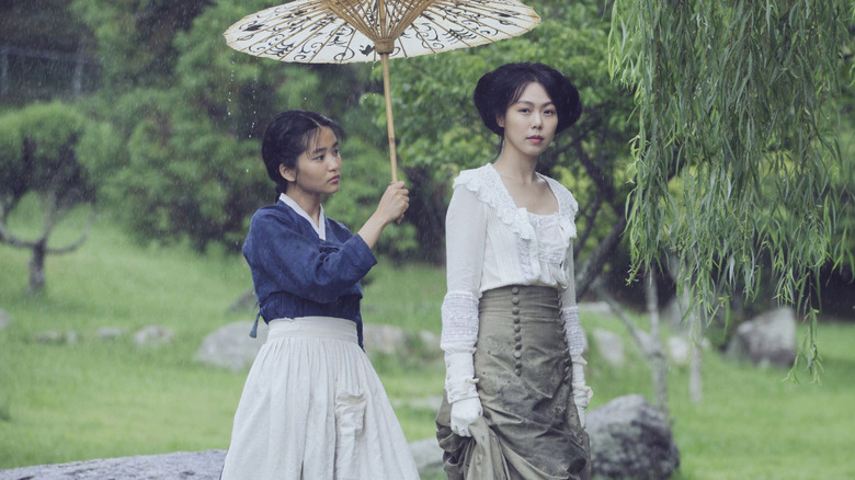 Sook-hee and Lady Hideko in The Handmaiden
